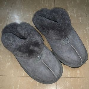 UGG SLIPPERS NEW